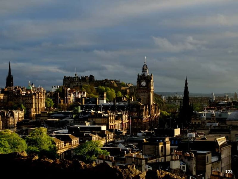 Edinburgh: Dark History Royal Mile Walking Tour - Starting beneath St. Giles Cathedral on the Royal Mile