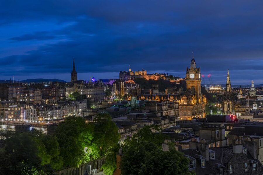 Edinburgh: Dark Secrets of the Old Town Ghost Walking Tour - Why Edinburgh’s dark past works so well on foot