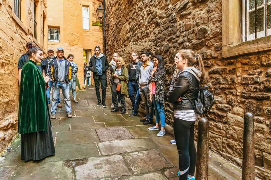 Edinburgh: Evening Underground Ghost Tour - Down into the Edinburgh Vaults