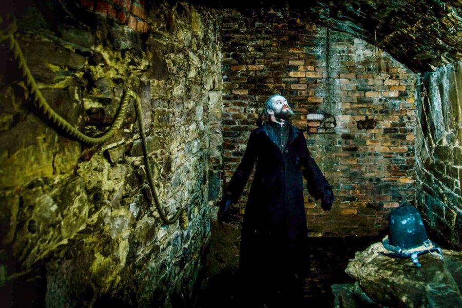 Edinburgh: Evening Underground Ghost Tour - The Royal Mile walk and its grim stories