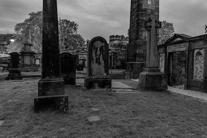 Edinburgh Ghost Tour: Mysteries, Legends and Murders - What this Edinburgh ghost tour is really about