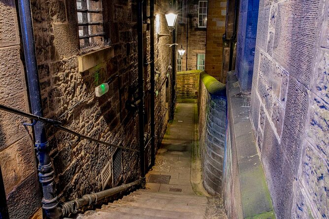 Edinburgh Ghost Tour: Mysteries, Legends and Murders - Starting at 351 High Street on the Royal Mile