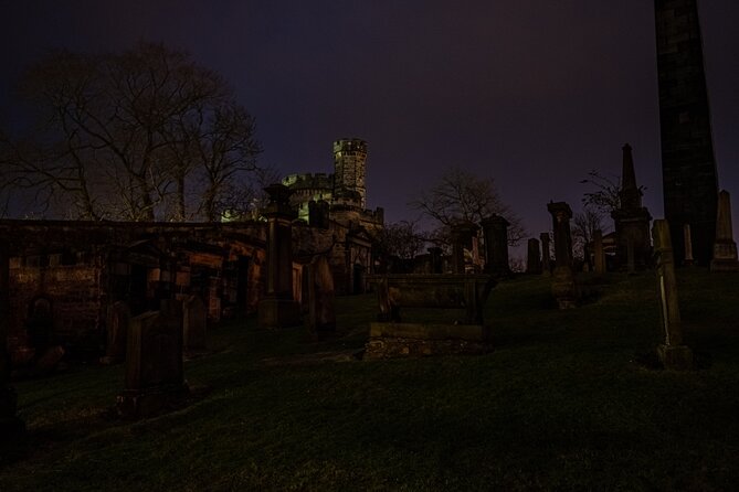 Edinburgh Ghost Tour: Mysteries, Legends and Murders - Old Calton Cemetery and the story of Burke and Hare