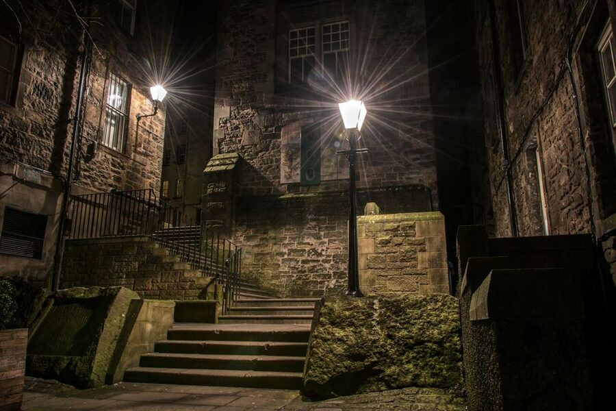 Edinburgh: Guided Ghost Walking Tour - Going below South Bridge into Niddrys Wynd
