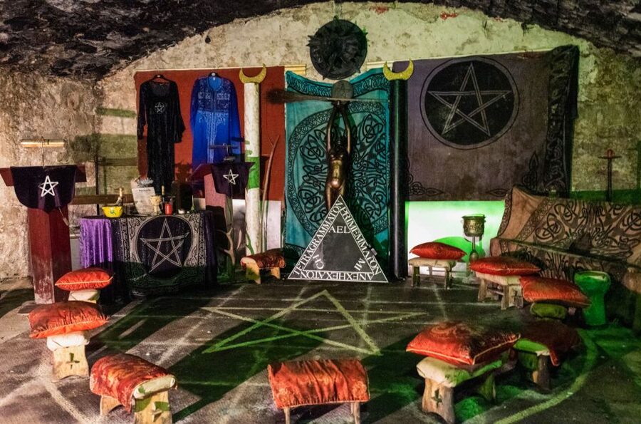 Edinburgh: Haunted Underground Vaults and Graveyard Tour - Key points to know before you book