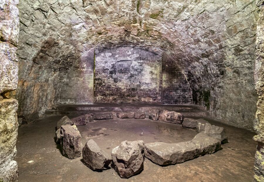 Edinburgh: Haunted Underground Vaults and Graveyard Tour - Greyfriars Kirkyard and the story of Bobby
