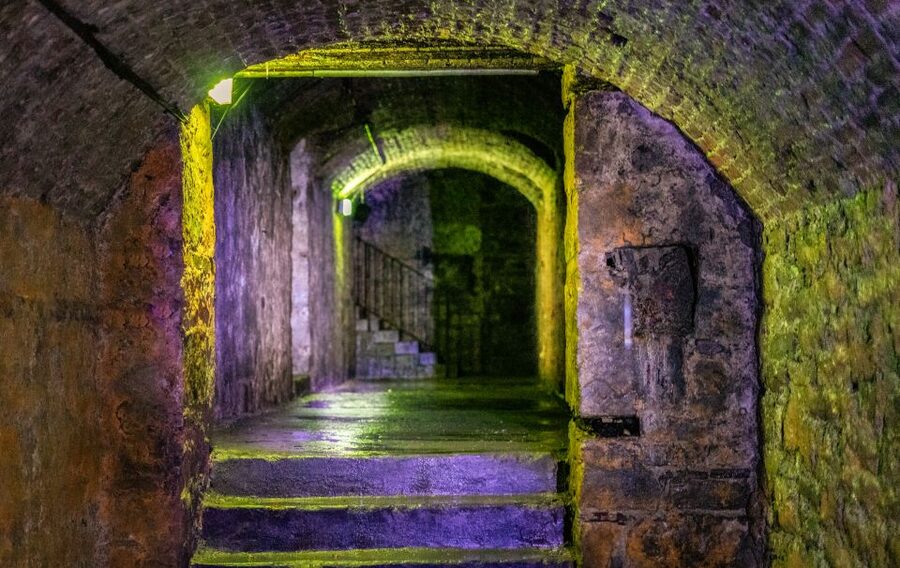 Edinburgh: Haunted Underground Vaults and Graveyard Tour - From open cemetery to underground chambers