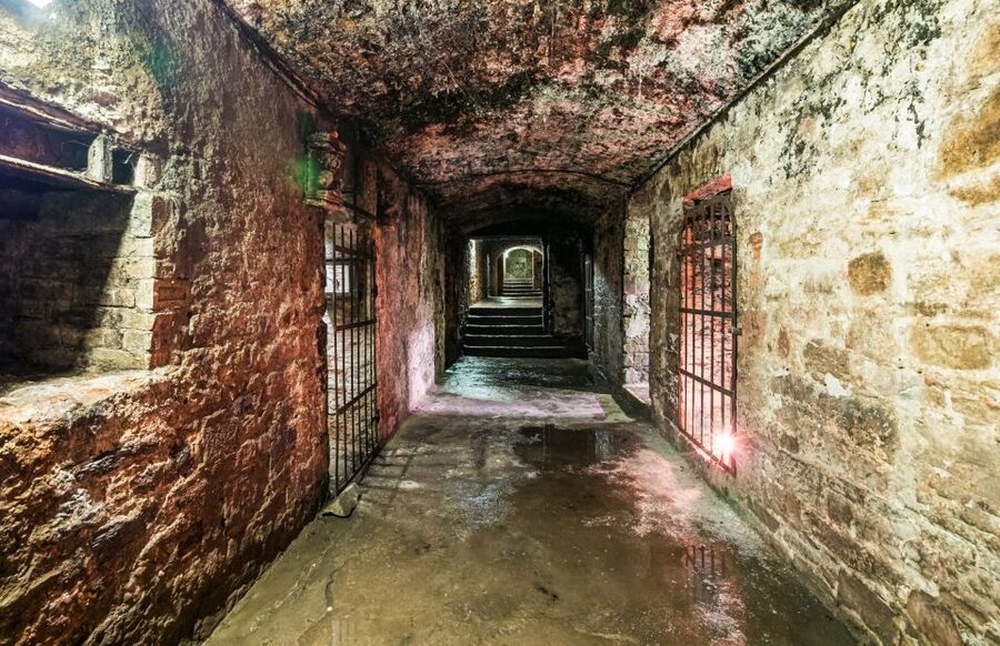 Edinburgh: Haunted Underground Vaults and Graveyard Tour - Ghost stories, jump scares, and historical fact