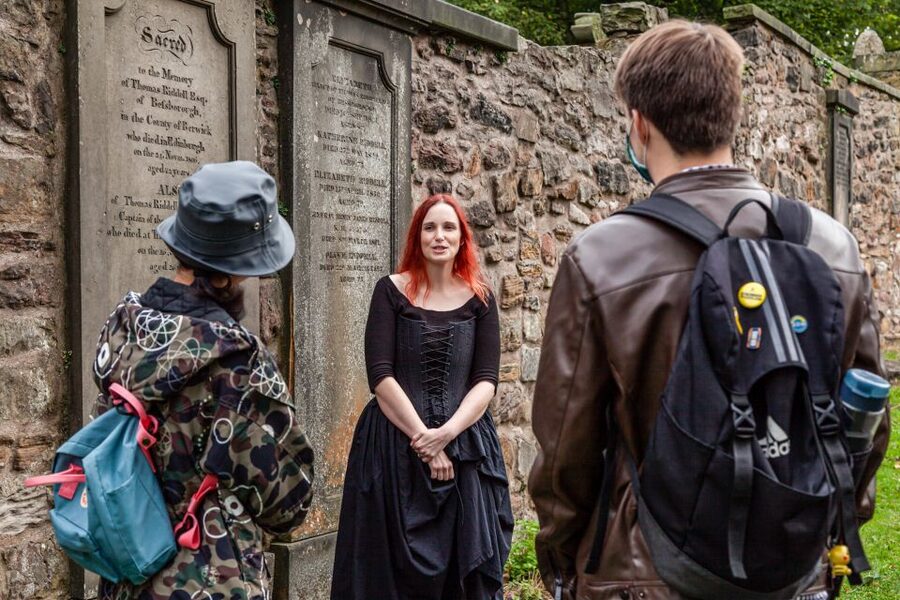 Edinburgh: Haunted Underground Vaults and Graveyard Tour - The guides are a major part of the value