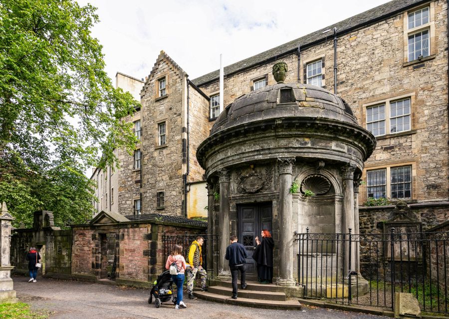 Edinburgh: Haunted Underground Vaults and Graveyard Tour - Is the $32 price good value?