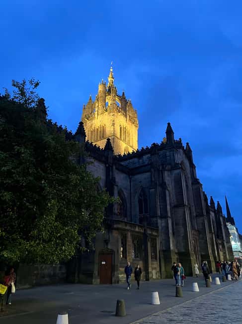 Edinburgh's Dark History Walking Tour - Edinburgh Castle and the beginnings of witch trials