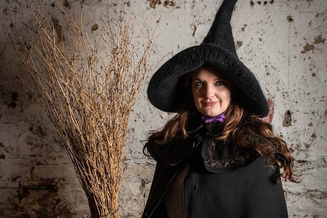 Edinburgh: Witches & Haunted History Walking Tour - Victoria Street and a change of mood