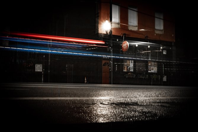 Embers of the Windy City: Chilling Chicago Ghost Tours - The guides make or break the hour
