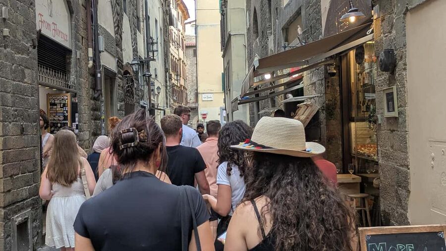 Florence Crimes, Murders & Ghosts Walking Tour with Tastings - Piazza della Signoria and Savonarola’s public stage