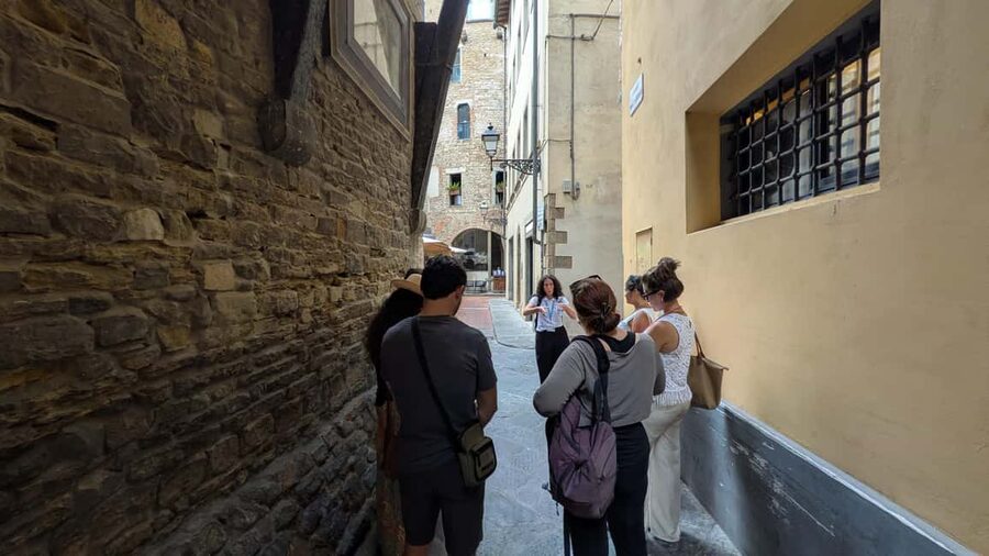 Florence: Ghost & Crimes Walking Tour with Tastings and Wine - Key points to know before you book