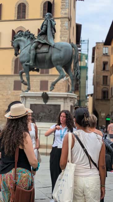 Florence: Ghost & Crimes Walking Tour with Tastings and Wine - Florence after sunset, with a darker script