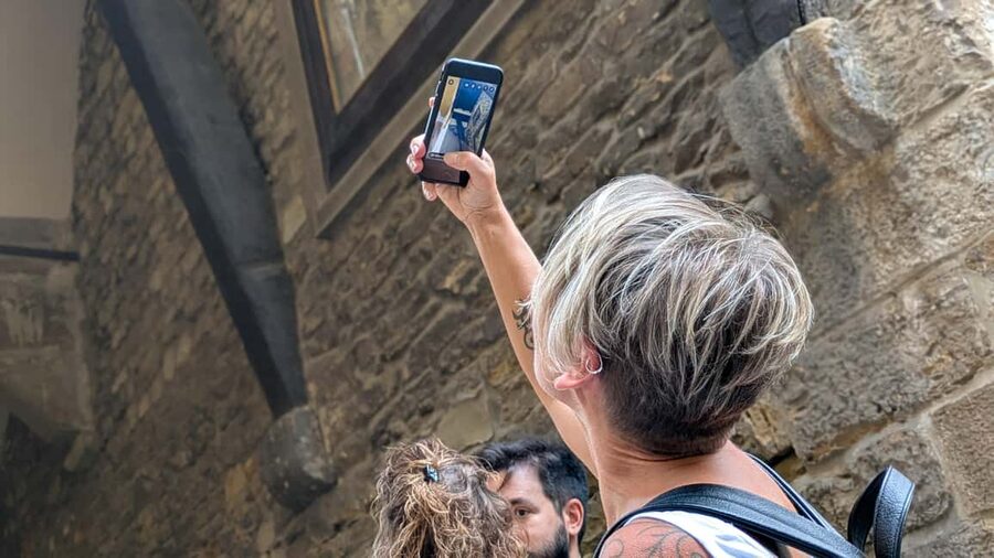 Florence: Ghost & Crimes Walking Tour with Tastings and Wine - Meeting at the Medici Chapels