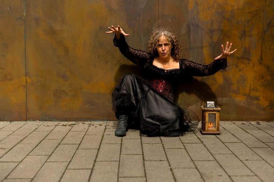 Freiburg: Acting tour "Witches, Torture, Stake" with Historix-Tours - Schiffstraße 14 and the missing rooms