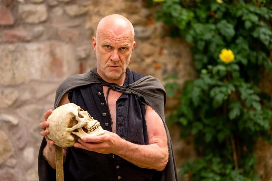 Freiburg: Ghost walk with Historix-Tours "Murderers, graves, and ghosts" - A costumed actor sets the tone