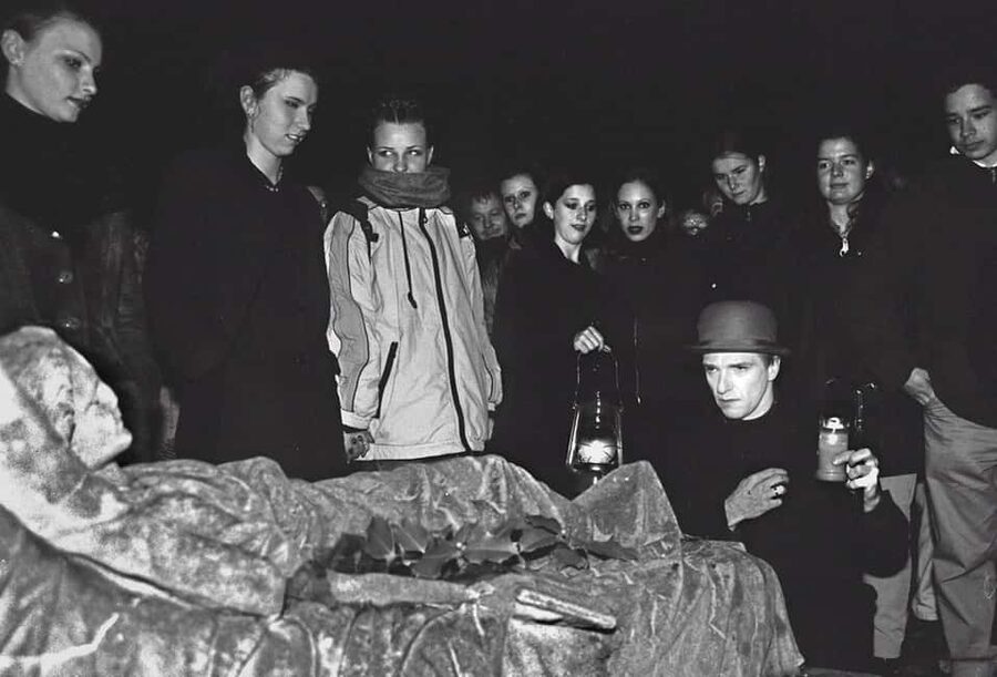 Freiburg: Ghost walk with Historix-Tours "Murderers, graves, and ghosts" - Forgotten cemeteries and legendary parks