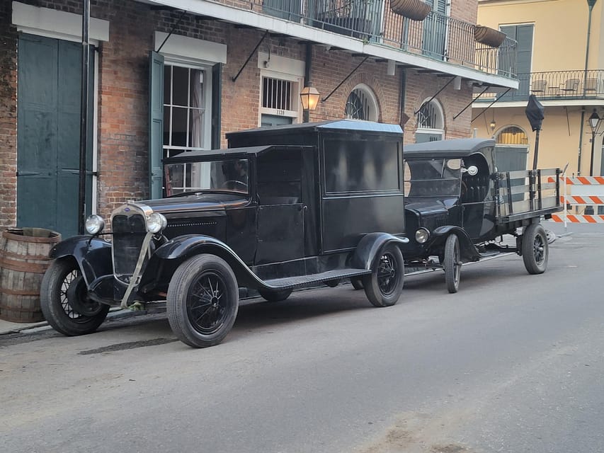 French Quarter: Haunted Hollywood Ghost Tour in New Orleans - Walking Chartres Street toward Jackson Square