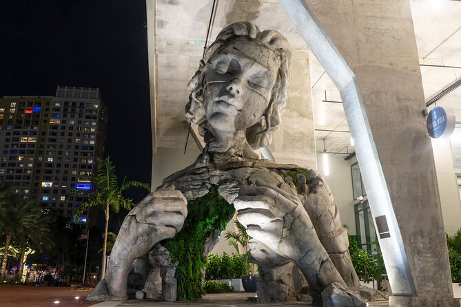 Ft Lauderdale Ghosts Boos and Booze Haunted Pub Crawl - Esplanade Park and the flowers of remembrance
