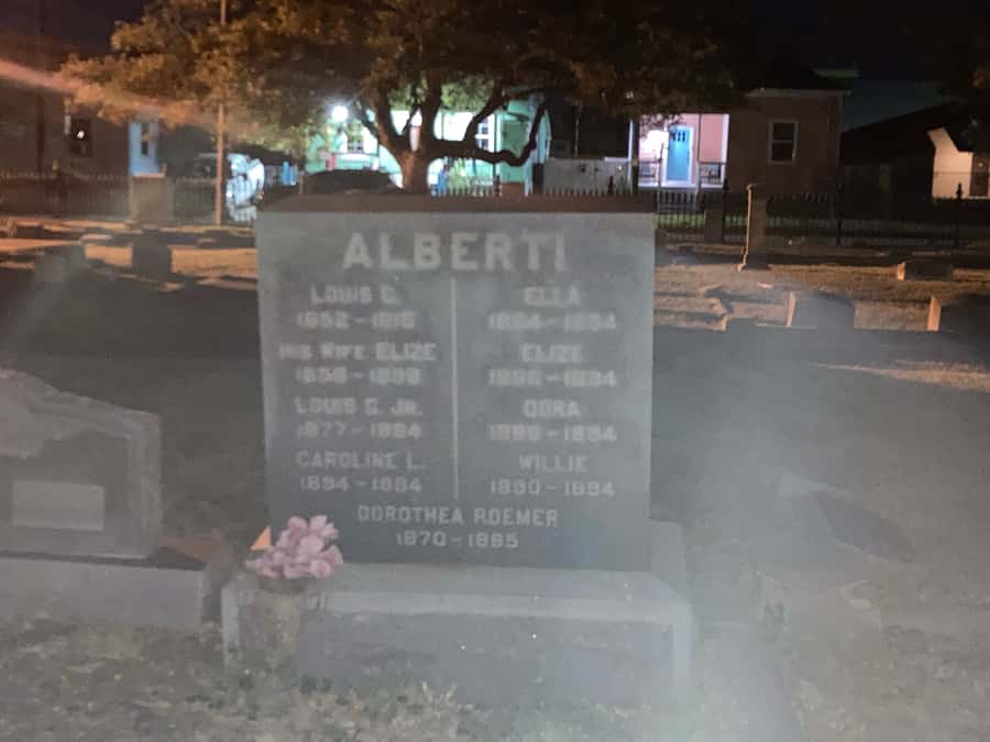 Galveston: Haunted Cemetery Tour - Watching for shadows, whispers, and apparitions