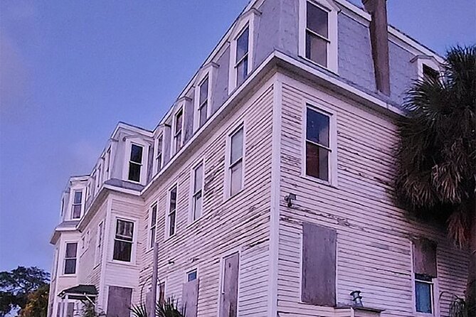 Galveston Island Ghost Tour - The walk from Broadway Avenue J