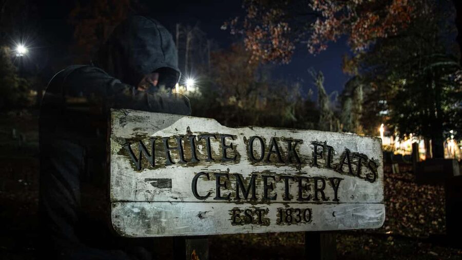 Gatlinburg Ghost Tours: Gilded Age Graves and Ghouls - Guides, group mood, and the storytelling style