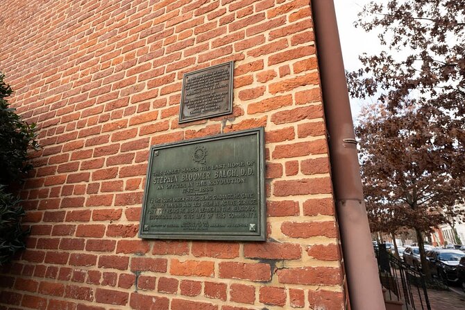 Georgetown Walking Tour: Spies, Presidents, and Exorcist Steps - Martin’s Tavern and Georgetown’s political table