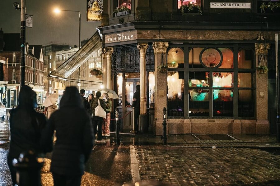German Language : Original Jack the Ripper Tour - What the photographs add to the walk