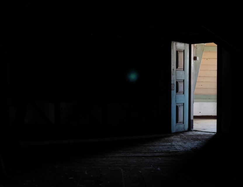 Gettysburg: Exclusive Welty House Ghost Hunt with Equipment - Meeting at the Brickhouse Inn and learning the equipment
