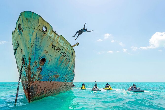 Ghost Freighter Seafari ( abandoned shipwreck) - Riding out to the Ghost Freighter