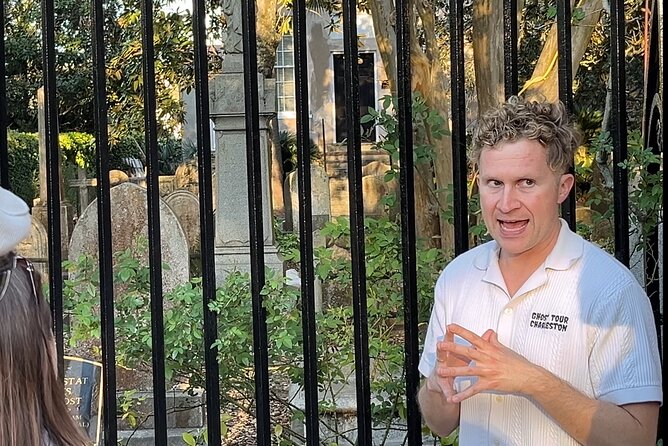 Ghost Tour Charleston - Circular Congregational Church and a crowded graveyard