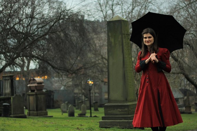 Ghost Tour in Spanish - Greyfriars Cemetery after dark