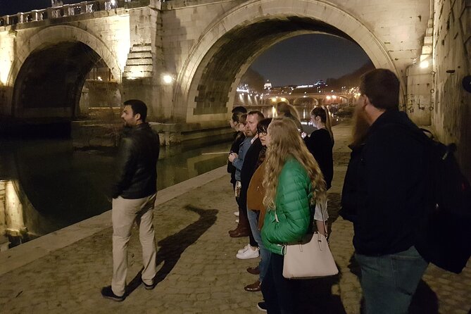 Ghosts and Crimes of Rome Night Walk - Why the 15-person limit matters