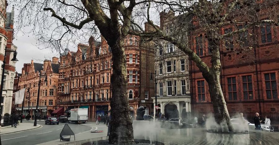 Ghosts and Legends of Mayfair Walking Tour - London - St James’s Palace closes with a murder mystery