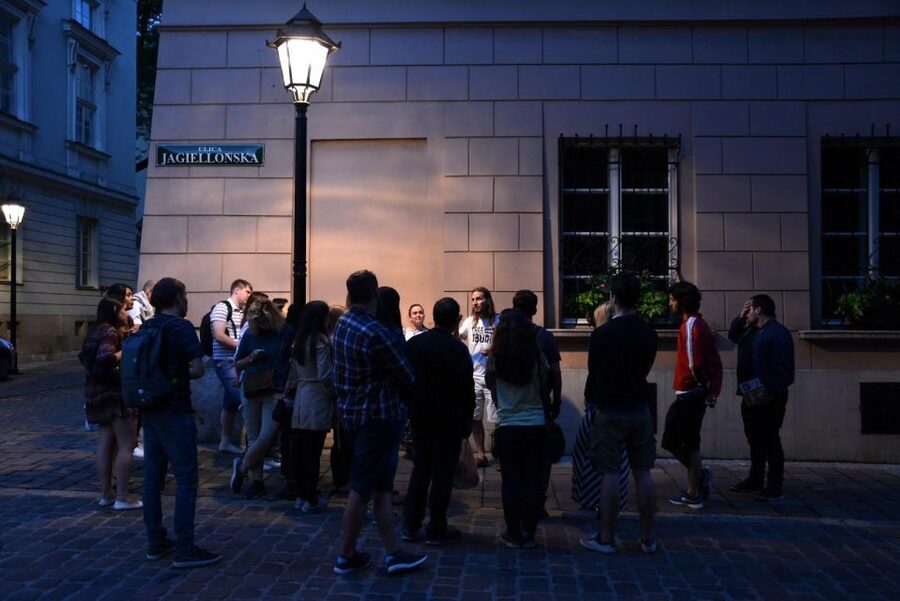 Ghosts & Crimes: Macabre Kraków Walking Tour in English - Ghosts, monsters, and the haunted palace