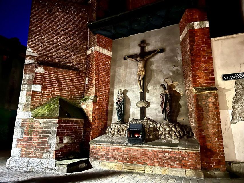 Ghosts & Crimes: Macabre Kraków Walking Tour in English - What $20 buys you