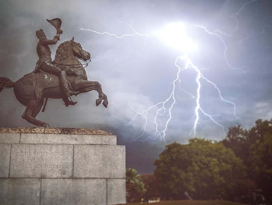 Ghosts, Gods, & Gangsters - NOLA's Dark Psychology Tour - A guide who treats storytelling as the main attraction