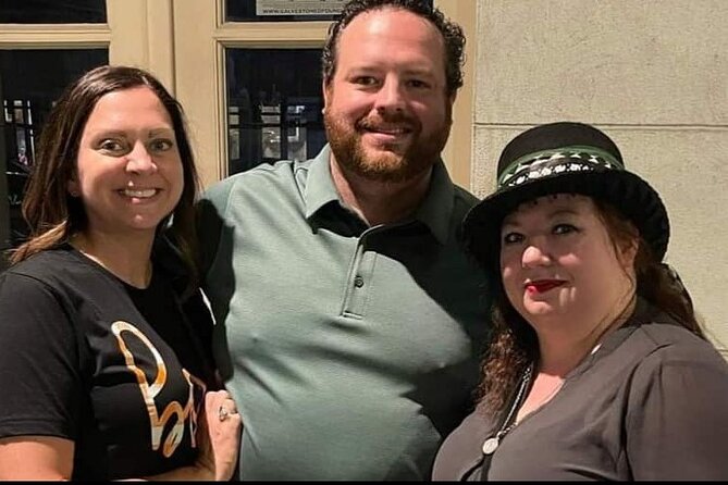 Ghosts in the Graveyard Tour - Spooky Gin brings history into the ghost stories