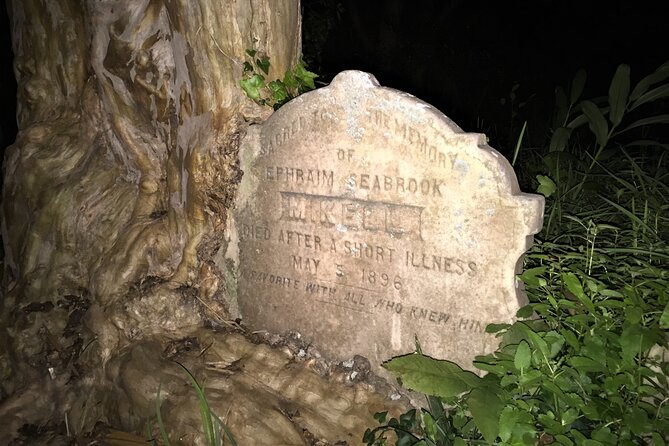 Ghosts of Charleston Night-Time Walking Tour with Unitarian Church Graveyard - How scary is this Charleston ghost tour?