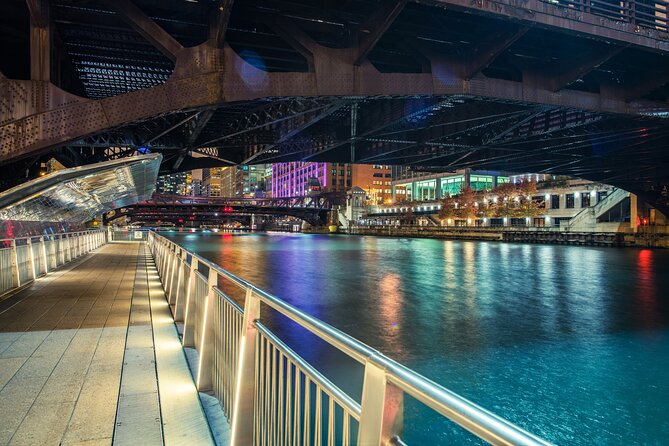 Ghosts of Chicago Family Friendly Ghost Tour - Stop 2: The Chicago Stock Exchange Arch and H.H. Holmes