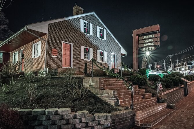 Ghosts of Gettysburg Ultimate Dead of Night Haunted Ghost Tour - The county jail and the Dobbin House hospital