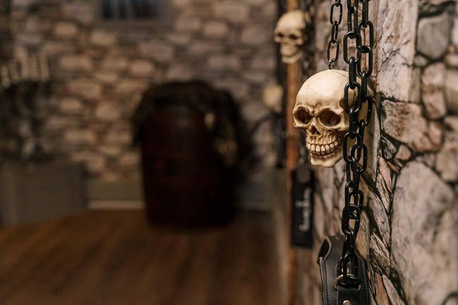 Glasgow: Escape Room The Ghost of Mary Queen of Scots - Entering Mary’s haunted Sandyford Castle