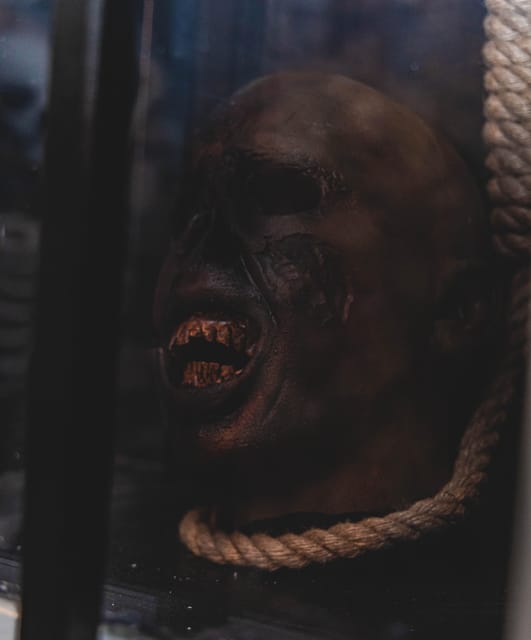Glasgow: Escape Room The Ghost of Mary Queen of Scots - Sixty minutes of clues, locks, and ghostly tension