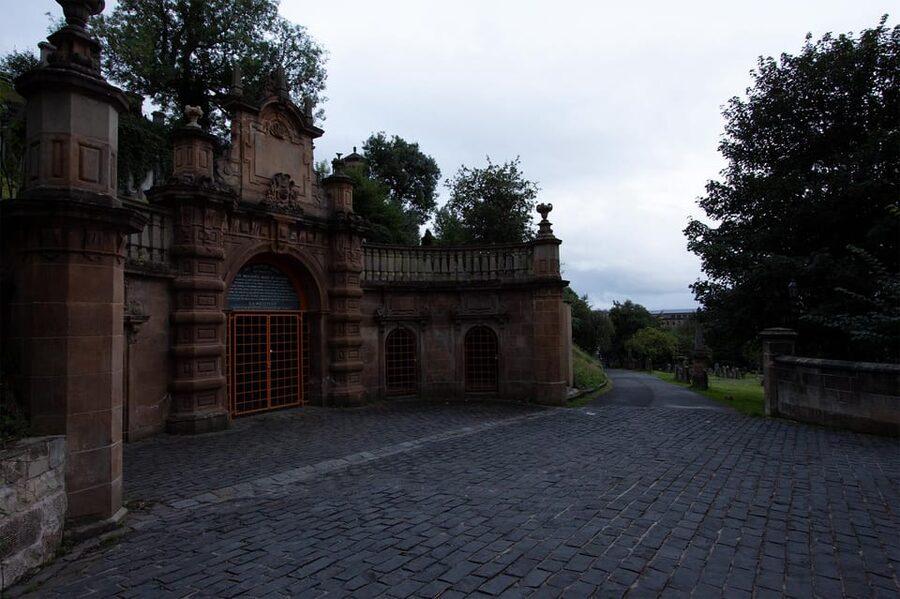 Glasgow: Ghouls, Ghosts & Gruesome Tales Guided Walking Tour - The Glasgow Necropolis after dark
