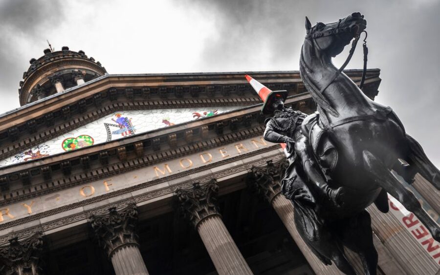 Glasgow: Haunted Quest Experience - Reaching George Square at the end