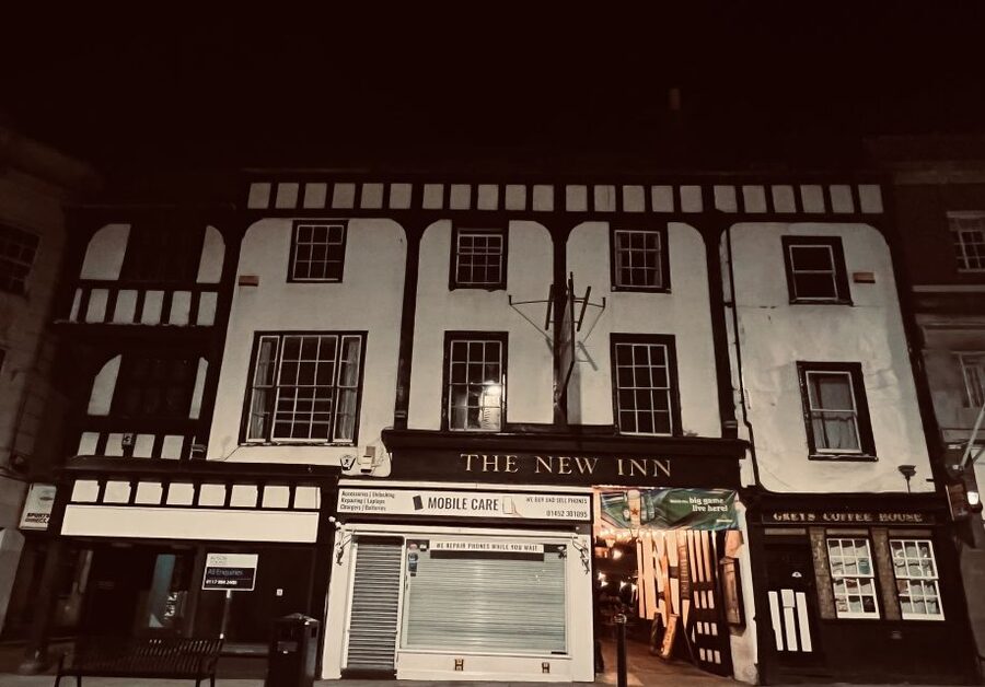 Gloucester: Ghost-Themed Guided Walking Tour - Gothic details at Gloucester Cathedral