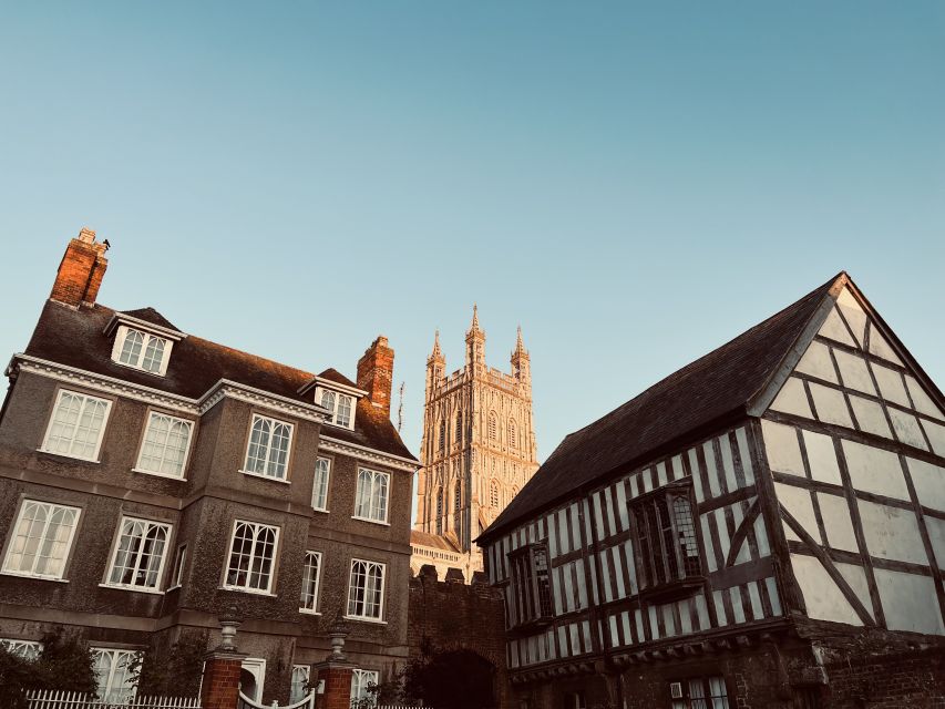 Gloucester: Ghost-Themed Guided Walking Tour - Why the guide matters